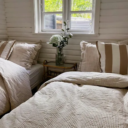 Calm Retreat With Large Garden By Heather Hill בית נופש Vejby